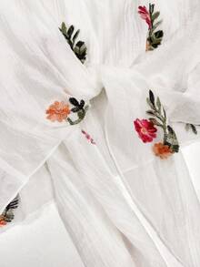 GlowEve 女款透視花卉刺繡前綁帶休閒度假襯衫 - 白色 - 查看 3