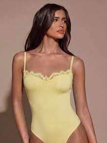 SHEIN BAE 女款素色對比蕾絲時尚細肩帶背心 - 黃色 - 查看 1