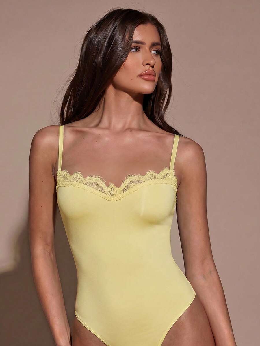 SHEIN BAE 女款素色對比蕾絲時尚細肩帶背心 - 黃色 - 查看 1