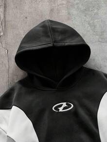 AXEPEAK 男士拼接撞色刺繡長袖街頭風連帽衛衣 - 黑與白 - 查看 3