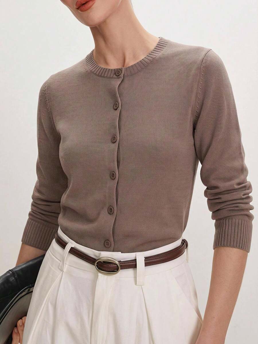 Maija 女款優雅純黑色圓領前開扣長袖極簡百搭針織上衣 - 咖啡棕 - 查看 1