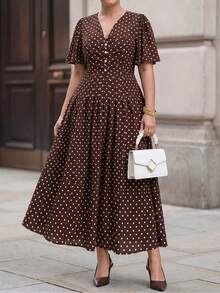 Chikora Vestido elegante de talla grande para mujer con estampado de lunares, diseño de botones y volantes en mangas cortas - Marrón - Ver 1