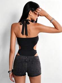 Rina Fox Bodysuit Wanita Kasual Model Halter Neck dengan Motif Huruf dan Potongan di Pinggang - Hitam - View 2