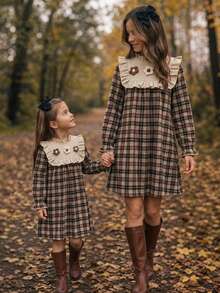 Emery Rose Kids Emery Rose Kids 復古棕色格紋女童洋裝，荷葉領，荷葉邊飾，手工鉤編細節，喇叭袖，秋冬公主洋裝 - 彩色 - 查看 3