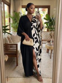 SHEIN Lady CURVE Vestido de vacaciones de talla grande con estampado botánico tropical, bloques de color y abertura frontal - Blanco y Negro - Ver 1