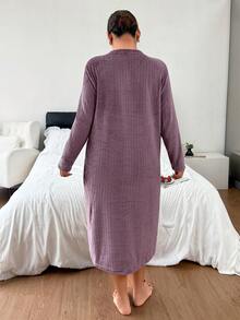 Napfluff CURVE Napfluff CURVE قميص نوم طويل الأكمام من الفلانيل مطرز بالقلوب مقاس كبير مريح وناعم من الفرو - الأرجواني - مشاهدة 2