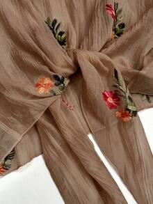 GlowEve 女款透視花卉刺繡前綁帶休閒度假襯衫 - 咖啡棕 - 查看 3