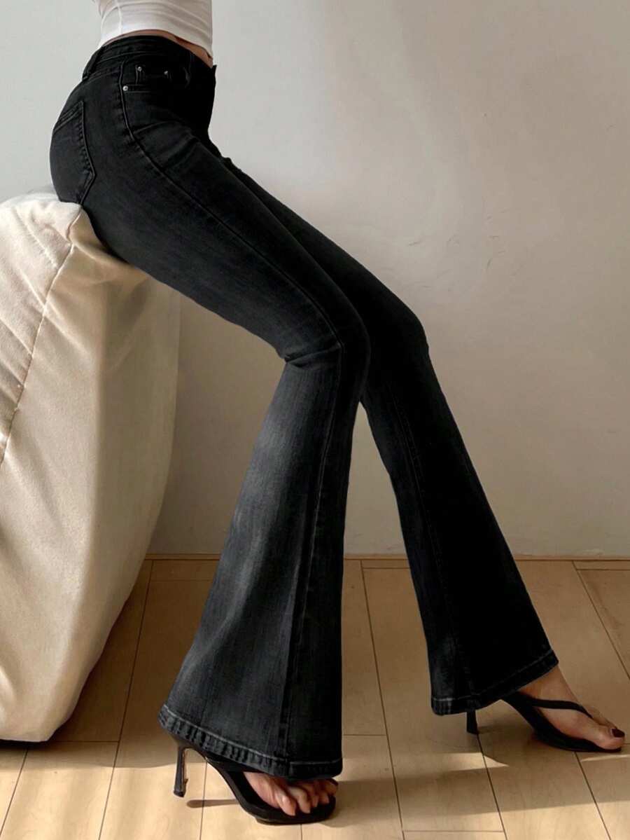 DAZY Jeans acampanados de tiro bajo de ajuste ceñido y lavado azul, versátiles para todas las estaciones - Negro - Ver 1