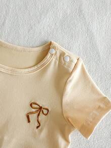 SHEIN Playful Pals 女嬰蝴蝶結刺繡短袖T恤與條紋長褲休閒套裝 - 黃色 - 查看 4