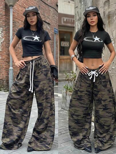 SHEIN PETITE Celana Panjang Wanita Motif Kamuflase dengan Potongan Melengkung