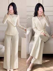 Celisse Costume d'affaires mature d'automne avec panneau en dentelle, blazer enveloppant à manches longues avec décoration de perles & pantalon large, couleur pâle - Nude - Voir 1