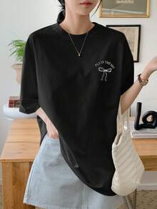 DAZY 女式夏季字母蝴蝶结印花宽松休闲 T 恤，圆领落肩袖，可爱上衣，超大 T 恤，图案 T 恤，学院风上衣 - 黑色 - 查看 3