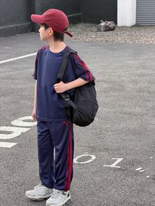SHEIN 两件套男童休闲短袖上衣和长裤套装，舒适百搭的运动简约风，适合室内、室外、日常、运动、玩耍、聚会、拍照、度假等各种场合，四季皆宜。 - 寶藍色 - 查看 5