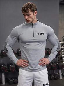 GymBeat Manfinity Fitness 男士字母图案四分之一拉链运动夹克，适合健身穿着，返校季主题，透气舒适。 - 灰色 - 查看 5