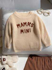 SHEIN 男嬰字母圖案 Mama's Boy 針織柔軟圓領長袖套頭毛衣 百搭舒適 秋冬返校服飾 - 杏色 - 查看 4