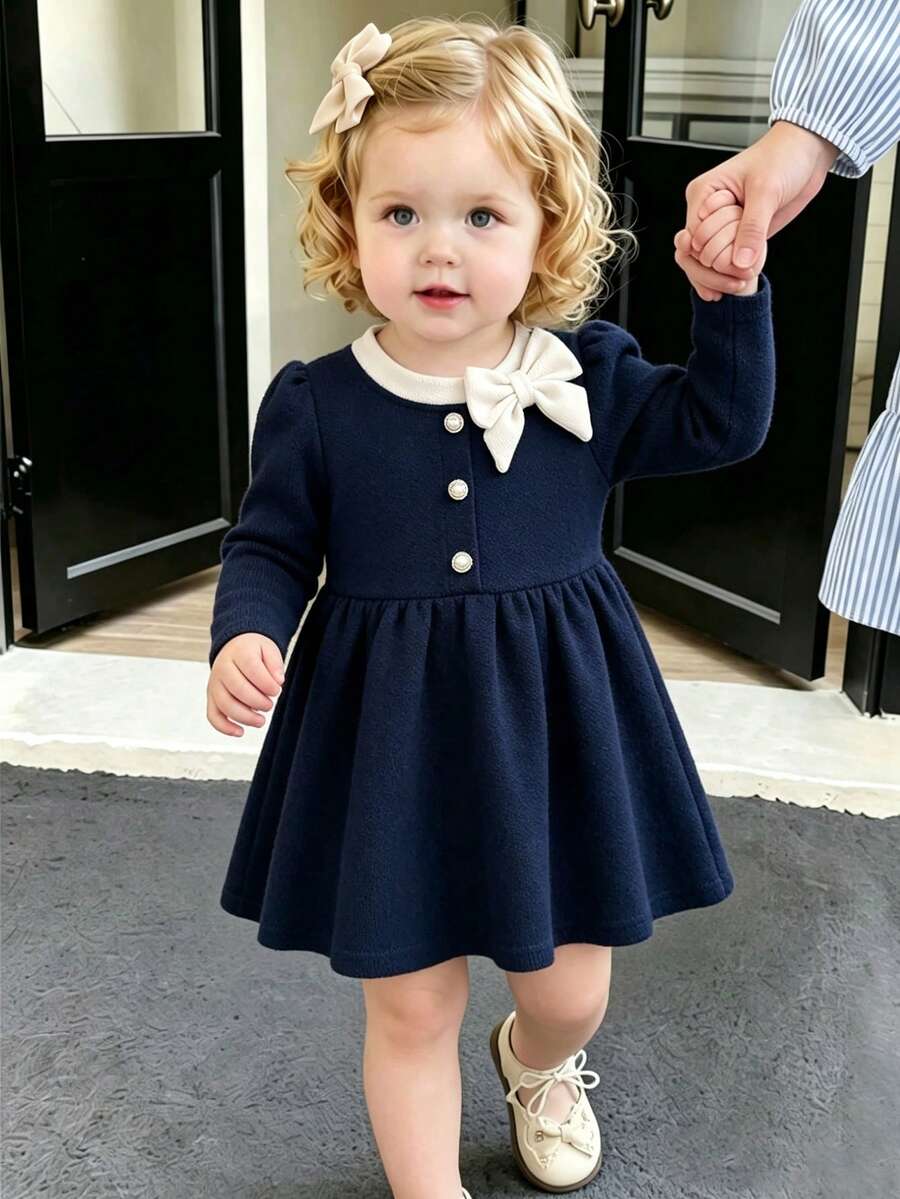 SHEIN 女嬰幼兒公主洋裝 優雅甜美 海軍藍 蝴蝶結鈕扣珍珠裝飾 百褶長袖圓領 常規款 派對秋季返校裝飾