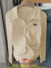 SHEIN 女款 POLO 領修身 T 恤，休閒極簡優雅風，適合日常休閒穿著，長袖上衣，春/秋季新款時尚上衣女式襯衫，蝴蝶結圖案 T 恤上衣 - 杏色 - 查看 1