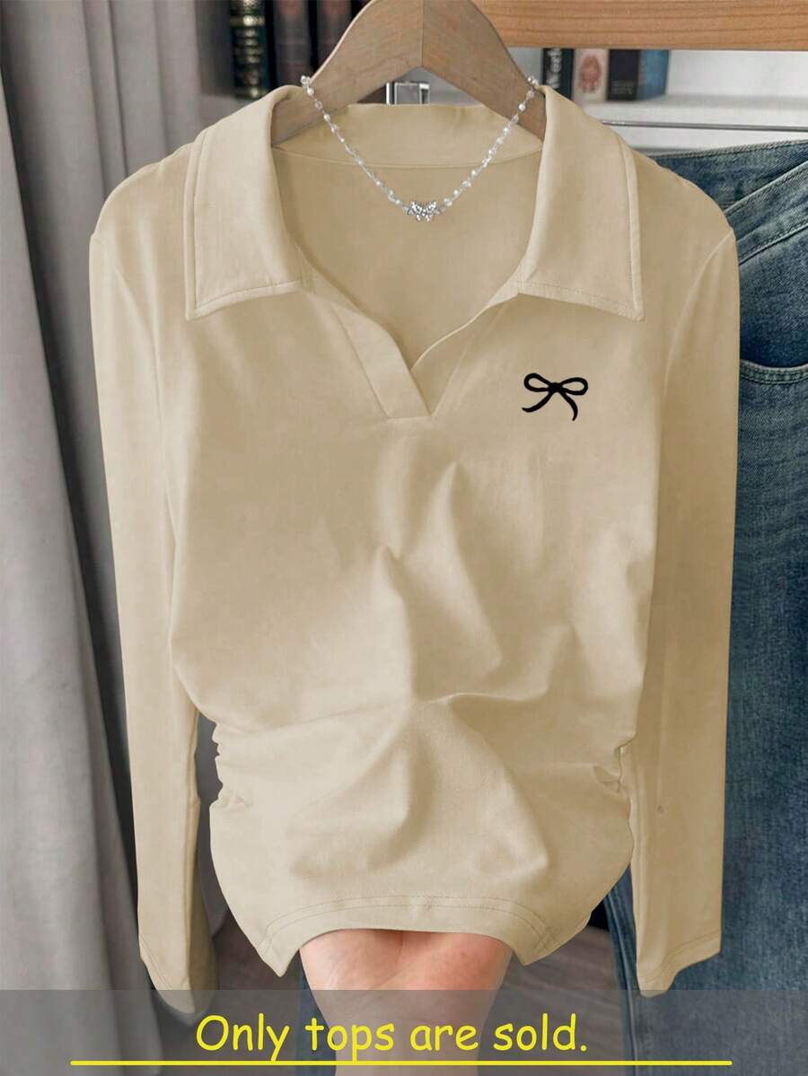 SHEIN 女款 POLO 領修身 T 恤,休閒極簡優雅風,適合日常休閒穿著,長袖上衣,春/秋季新款時尚上衣女式襯衫,蝴蝶結圖案 T 恤上衣 - 杏色 - 查看 1