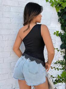 SHEIN SXY Atasan Crop Top Wanita Warna Hitam dengan Elastisitas Tinggi, Bahan Rajut, Asimetris, Satu Bahu, dan Detail Renda Kontras, Model Pas Badan - Hitam - View 3