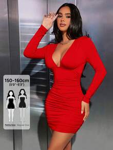 SHEIN PETITE Vestido ajustado con escote profundo y fruncido, para mujeres de talla pequeña - Rojo - Ver 1