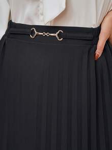 Modelyn Elegant Metal Buckle Decor Pleated Skirt Fall - Black - View 4