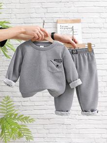 SHEIN 2pcs/Set Boys Spring/Autumn Gray Casual Letter Print Crew Neck Long Sleeve Top & Jogger Pants Set, Loose Fit, Comfortable, Suitable For Daily Wear, School Activities, Outdoor Play, Family Gatherings, Photo Shoots - Grey - View 3
