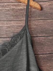 SHEIN VCAY 大尺碼女款白色針織細肩帶背心，100%棉混紡布料，V領蕾絲拼接針織背心，夏季度假風 - 灰色 - 查看 4