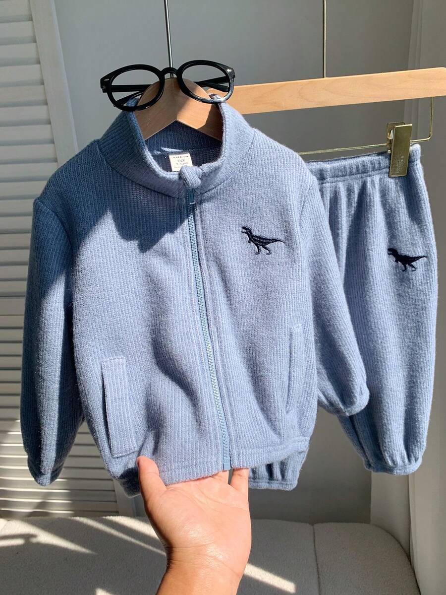 SHEIN 2pcs/Set Baby Boy Autumn/Winter Cute Casual Versatile Street Style Blue Embroidered Pattern Stand Collar Jacket & Pants Set, Blue Outfit, Autumn/Winter Set, Infant Set, Jacket Set - Multicolor - View 1