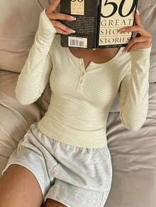 CovetEZ 女款修身前開鈕扣長袖T恤，適合秋冬穿著 - 黃色 - 查看 7