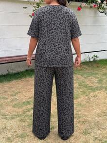 SHEIN EZwear 豹紋女款大尺碼圓領T恤與長褲休閒兩件套，灰色，適合度假與辦公，夏季穿著 - 深灰色 - 查看 2