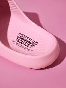 LOONEY TUNES X SHEIN 時尚可愛一腳蹬拖鞋 防滑快乾浴室涼拖，輕量耐用 EVA 材質，居家、游泳池、海灘室內通用 - 粉色 - 查看 10