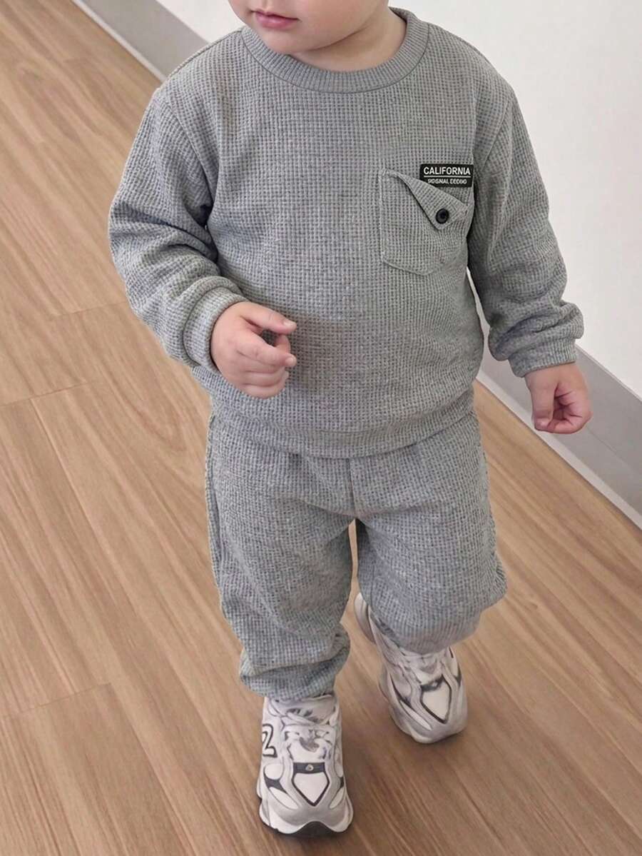 SHEIN 2pcs/Set Boys Spring/Autumn Gray Casual Letter Print Crew Neck Long Sleeve Top & Jogger Pants Set, Loose Fit, Comfortable, Suitable For Daily Wear, School Activities, Outdoor Play, Family Gatherings, Photo Shoots - Grey - View 1