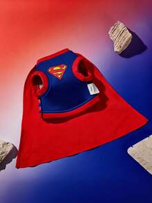 SUPERMAN X PETSIN PETSIN 聯名款 1件無袖披風寵物服裝，貓狗通用，經典紅藍配色附Logo，休閒時尚，透氣舒適，適合日常穿著、Cosplay或節日拍照，瞬間讓您的寵物變身超級英雄 - 紅色 - 查看 4
