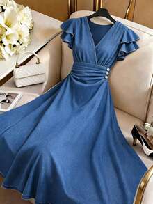 GlowEve Gaun Denim Lipit Wanita dengan Hiasan Kancing dan Kerah V Berkerut - Biru - View 1