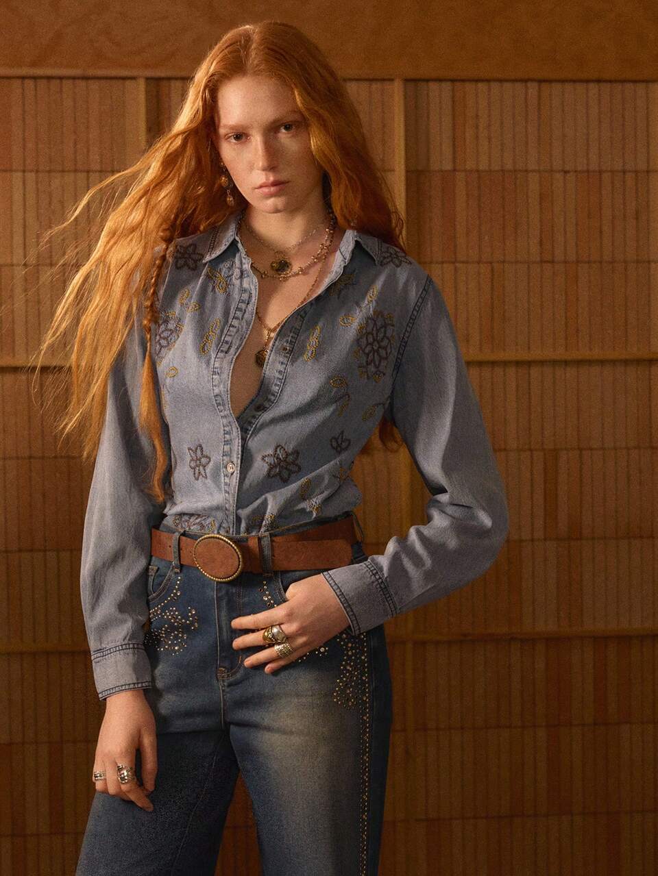 MOTF STUDIO WOMEN'S FLORAL EMBROIDERED WASHED LONG SLEEVE DENIM TOP