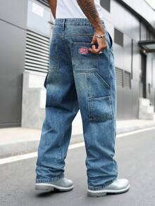 Manfinity EMRG 男士街頭風休閒多口袋刺繡藍色牛仔褲 - 中等水洗藍 - 查看 3