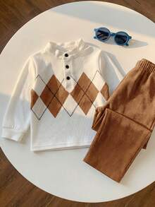SHEIN 兒童小男孩/小男孩中性款 2件組秋冬休閒學院風菱格紋長袖 Polo 衫與燈芯絨長褲套裝，小男孩秋冬服飾穿搭 - 卡其色 - 查看 5