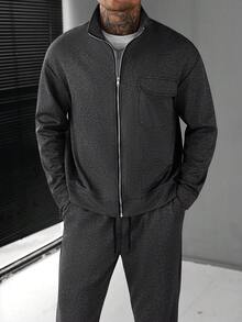 Manfinity Homme 男士休閒口袋拉鍊長袖夾克與抽繩腰工裝褲套裝，男士運動套裝，男士休閒套裝，男士服裝套裝 - 灰色 - 查看 4
