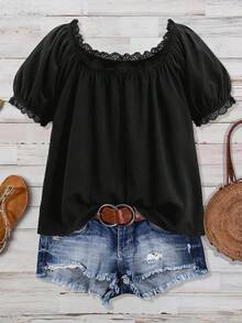 Mellowie Blus Ukuran Besar Lengan Pendek dengan Patchwork Renda Warna Polos - Hitam - View 2