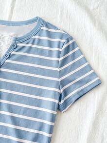 SHEIN 青少年女孩修身休閒簡約舒適圓領半鈕扣棕色與粉色條紋短袖T恤 - 藍色 - 查看 6