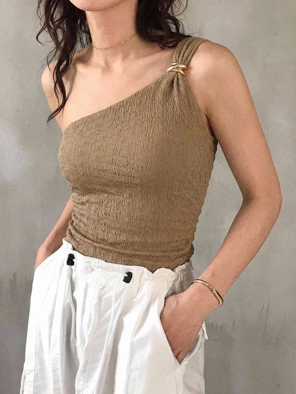 Women's Solid Color Textured Metal Buckle Fitted Asymmetric Shoulder Backless Elegant Tropical Sexy Summer Camisole Halter Top School Beach Club Khaki