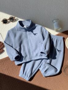 SHEIN 2件組男嬰秋冬可愛休閒百搭街頭風藍色刺繡圖案立領夾克外套與長褲套裝，藍色套裝，秋冬套裝，嬰兒套裝，夾克套裝 - 彩色 - 查看 5