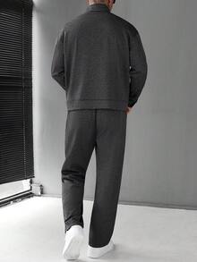 Manfinity Homme 男士休閒口袋拉鍊長袖夾克與抽繩腰工裝褲套裝，男士運動套裝，男士休閒套裝，男士服裝套裝 - 灰色 - 查看 2