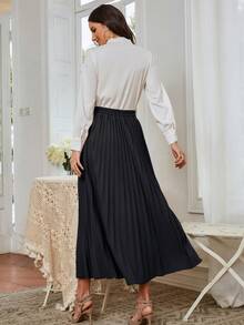 Modelyn Elegant Metal Buckle Decor Pleated Skirt Fall - Black - View 2