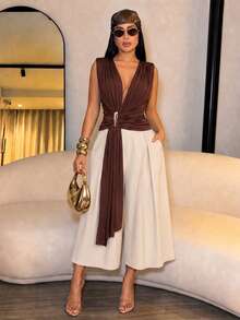 SOLERSUN Atasan Tanpa Lengan Wanita Berkerah V Dalam dengan Detail Draping, Cincin Logam Bentuk Tetesan Air Mata, dan Ikat Pinggang Asimetris. - Coklat - View 2