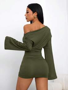 SHEIN PETITE 女款時尚性感純色不對稱領口迷你洋裝 - 軍綠色 - 查看 2