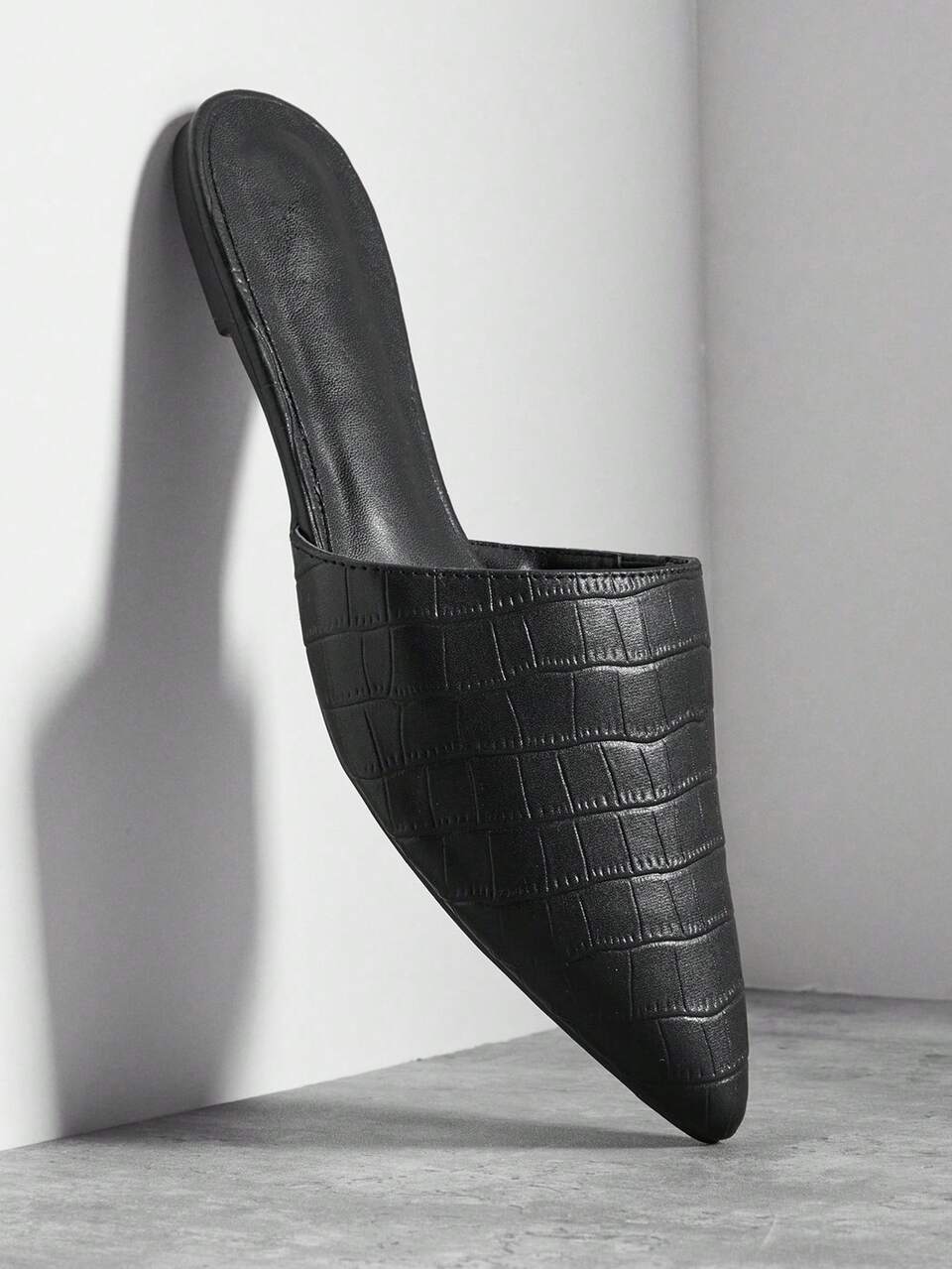 Crocodile Embossed Pointed Toe Flat Slide Mules For Christmas Valentine's Day