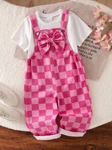 SHEIN Genkimix Kids 幼女時尚百搭牛仔吊帶褲，適合幼兒，春夏秋冬四季穿著，粉色格紋蝴蝶結設計，增添可愛氛圍，胸前大蝴蝶結設計，寬鬆直筒褲管，柔軟舒適面料，適合日常外出與上學通勤 - 粉色 - 查看 7