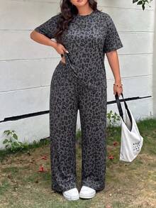 SHEIN EZwear 豹紋女款大尺碼圓領T恤與長褲休閒兩件套，灰色，適合度假與辦公，夏季穿著 - 深灰色 - 查看 3