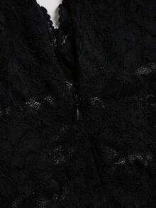 Sweetra Gaun Mini Bodycon Seksi Transparan untuk Pesta Liburan dengan Belahan Pendek dan Patchwork Renda - Hitam - View 5